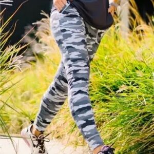 Zyia Active Grey Camo Unwind Joggers